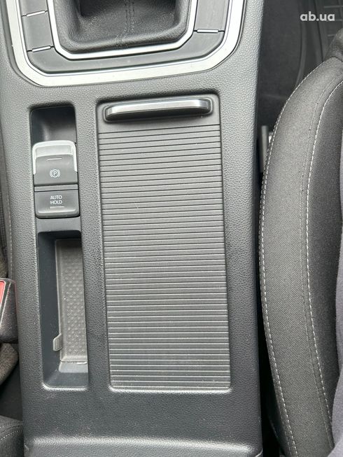 Volkswagen Passat 2017 черный - фото 10