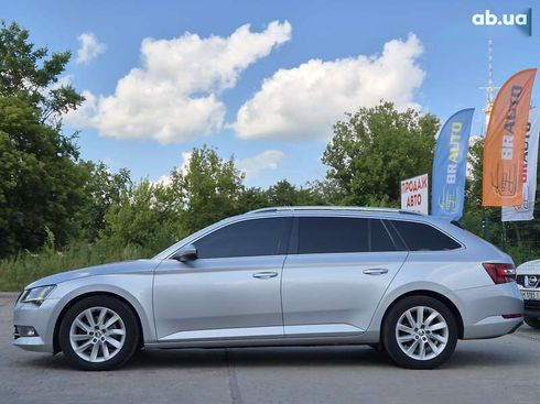 Skoda Superb 2019 - фото 12