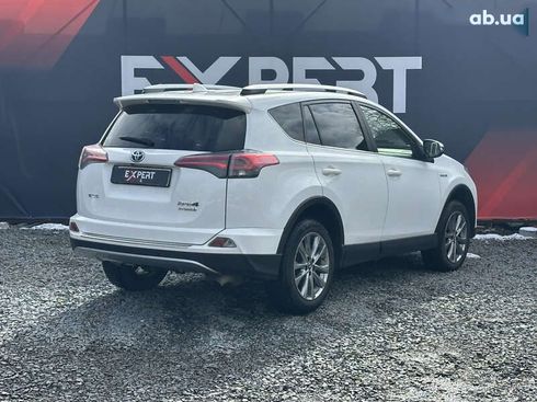 Toyota RAV4 2017 - фото 6