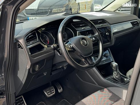 Volkswagen Touran 2019 серый - фото 19