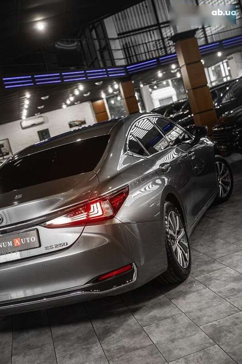 Lexus ES 2019 - фото 8