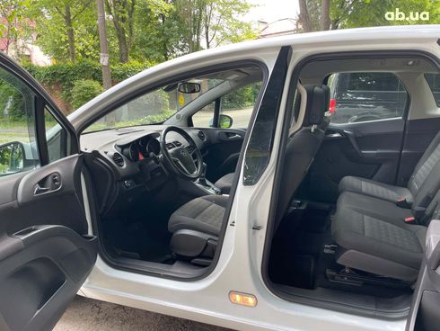 Opel Meriva 2013 белый - фото 15