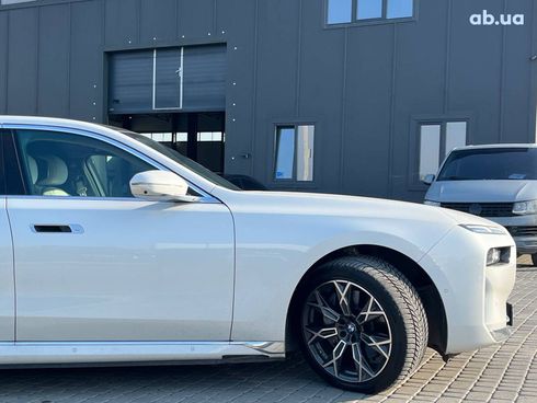 BMW i7 2023 белый - фото 5