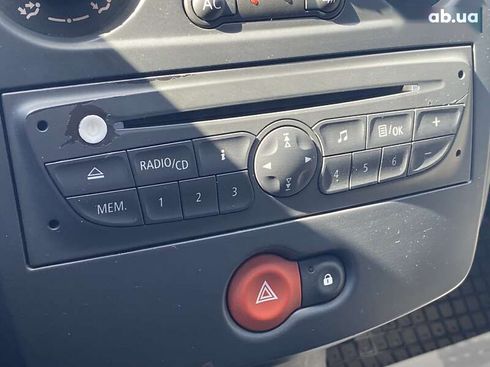 Renault Clio 2012 - фото 24