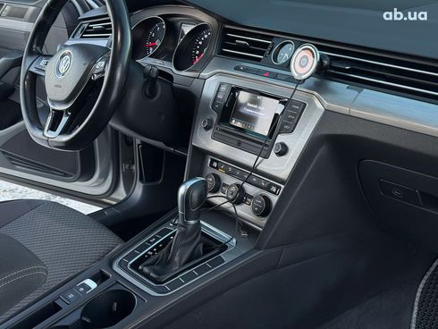 Volkswagen Passat 2016 серый - фото 25