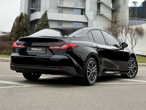 Toyota Camry 2024 - фото 18
