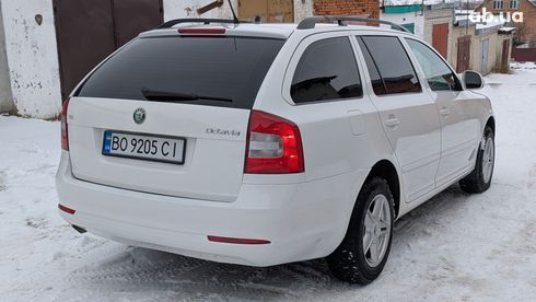 Skoda Octavia 2010 белый - фото 6