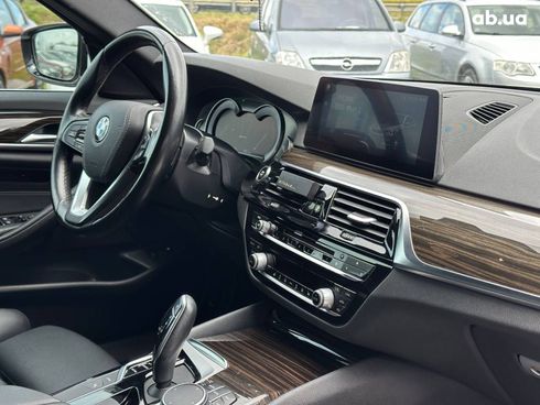BMW 5 серия 2018 белый - фото 42