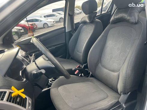 Hyundai i20 2011 серый - фото 18