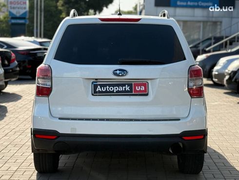 Subaru Forester 2014 белый - фото 6