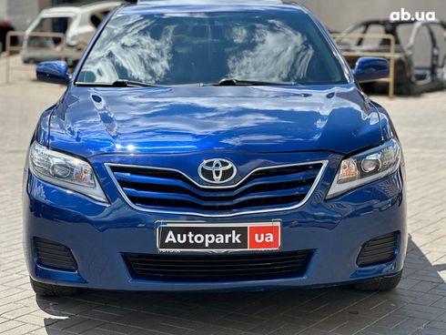 Toyota Camry 2010 синий - фото 2