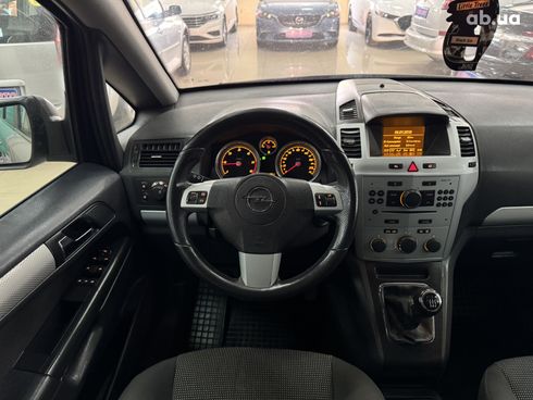 Opel Zafira 2010 серебристый - фото 13