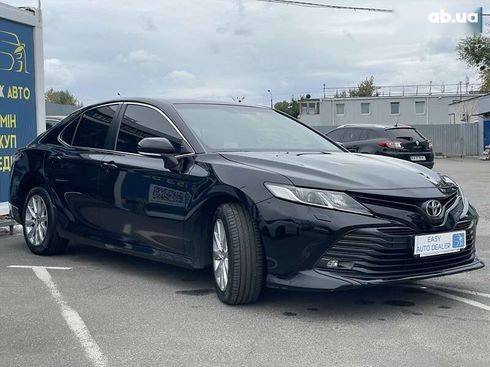 Toyota Camry 2019 - фото 3