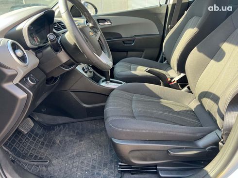 Chevrolet Sonic 2019 серый - фото 28