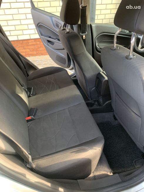 Ford Fiesta 2019 серый - фото 11