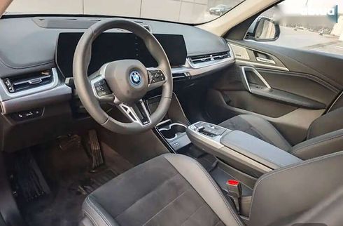 BMW iX1 2023 - фото 7