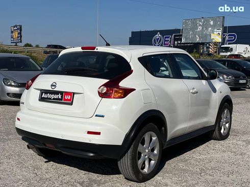 Nissan Juke 2011 белый - фото 8