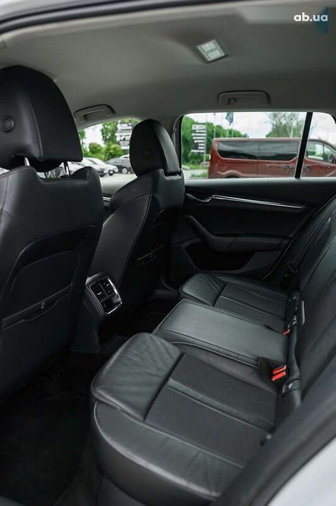 Skoda Octavia 2021 - фото 26