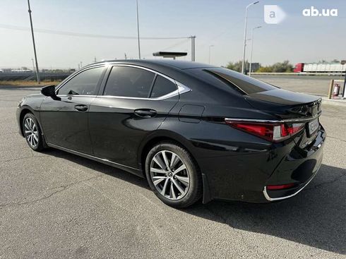 Lexus ES 2019 - фото 16