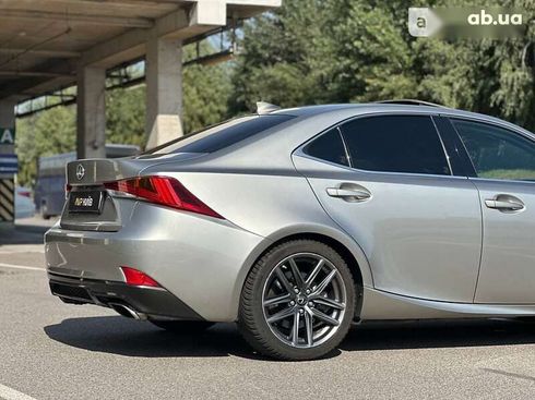 Lexus IS 2018 - фото 14