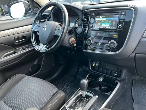 Mitsubishi Outlander 2017 серый - фото 39