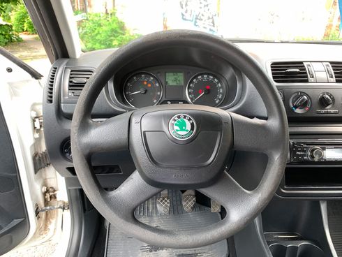 Skoda Fabia 2012 белый - фото 24