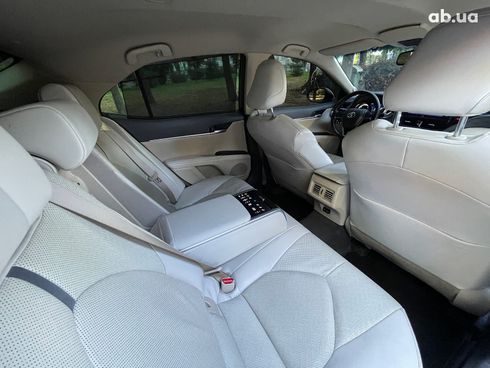 Toyota Camry 2022 белый - фото 42
