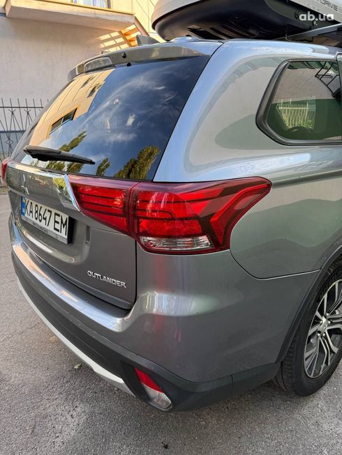 Mitsubishi Outlander 2018 серый - фото 18
