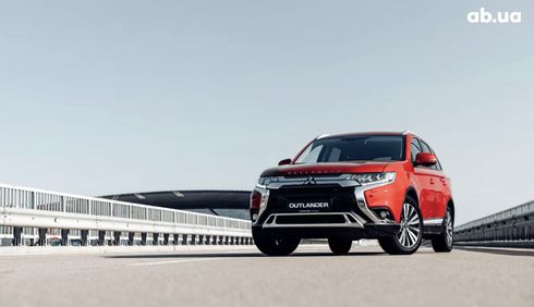 Mitsubishi Outlander 2021 - фото 4