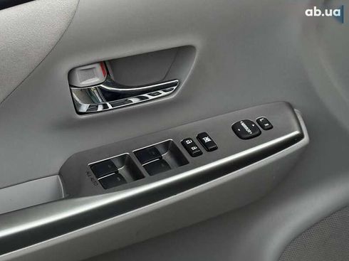 Toyota Prius V 2016 - фото 28