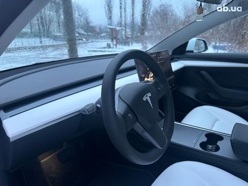 Tesla Model 3 2021 белый - фото 17