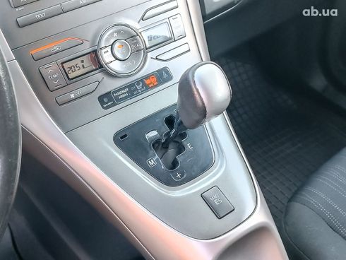 Toyota Auris 2007 красный - фото 28