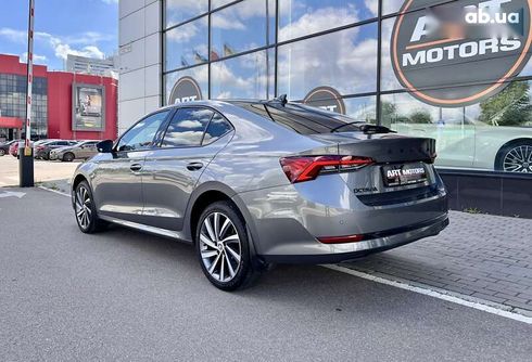 Skoda Octavia 2023 - фото 12