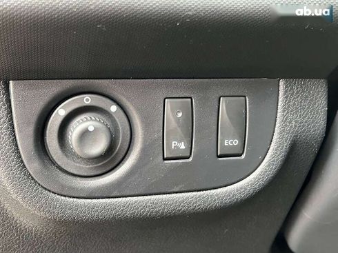 Renault Sandero 2019 - фото 21