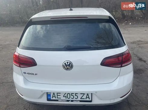 Volkswagen e-Golf 2020 белый - фото 19