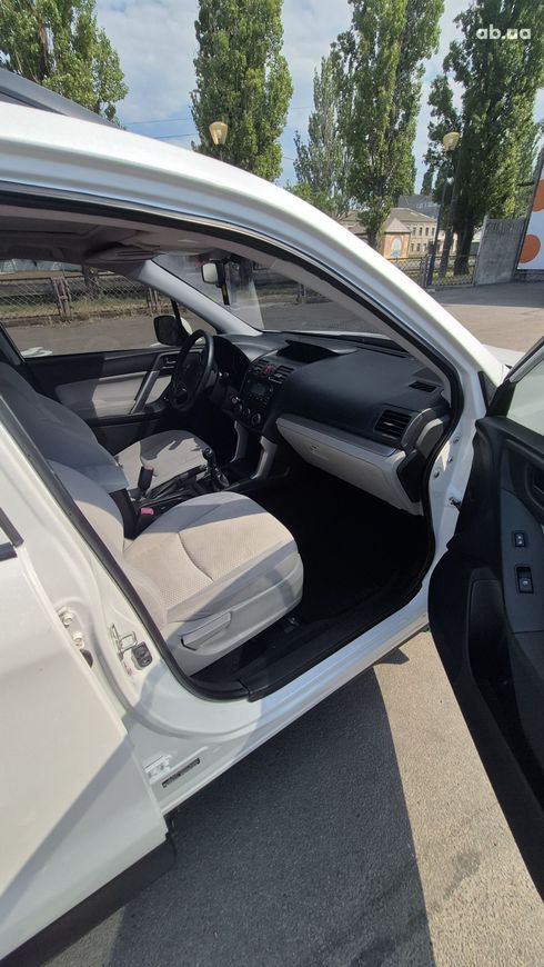 Subaru Forester 2014 белый - фото 17