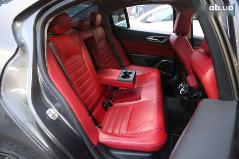 Alfa Romeo Giulia 2017 - фото 11