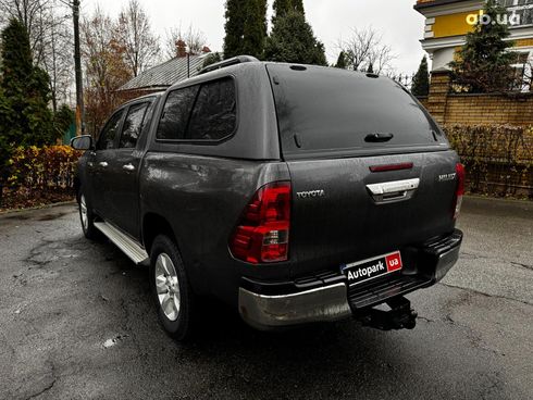 Toyota Hilux 2017 серый - фото 16