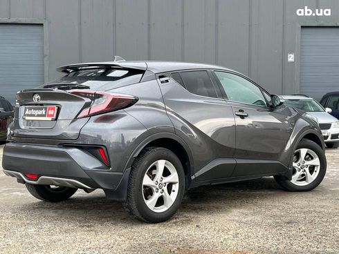 Toyota C-HR 2017 серый - фото 8