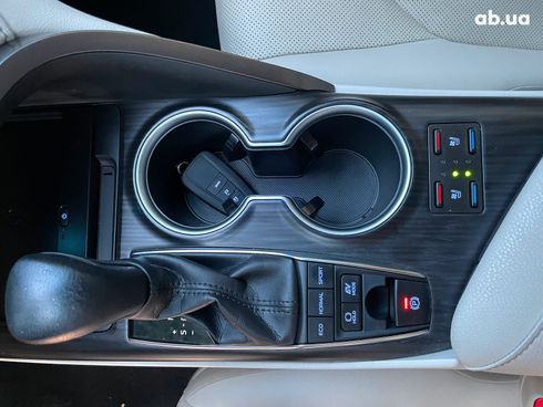 Toyota Camry 2022 белый - фото 33