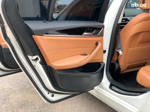 BMW 5 серия 2017 белый - фото 20