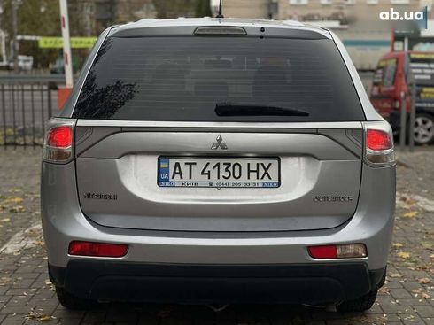 Mitsubishi Outlander 2012 - фото 5