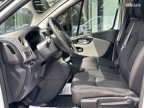 Renault Trafic 2019 - фото 19