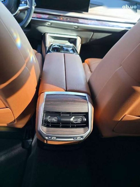 BMW i7 2023 - фото 10
