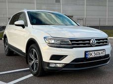 Продажа б/у Volkswagen Tiguan 2017 года - купить на Автобазаре