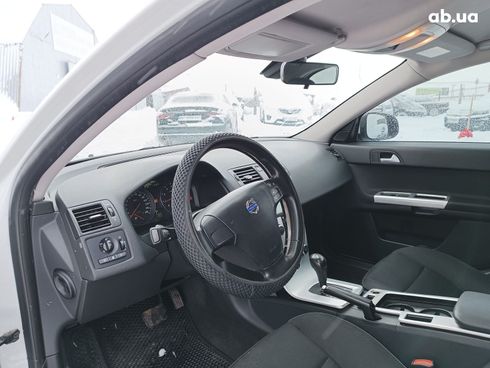 Volvo S40 2010 белый - фото 21