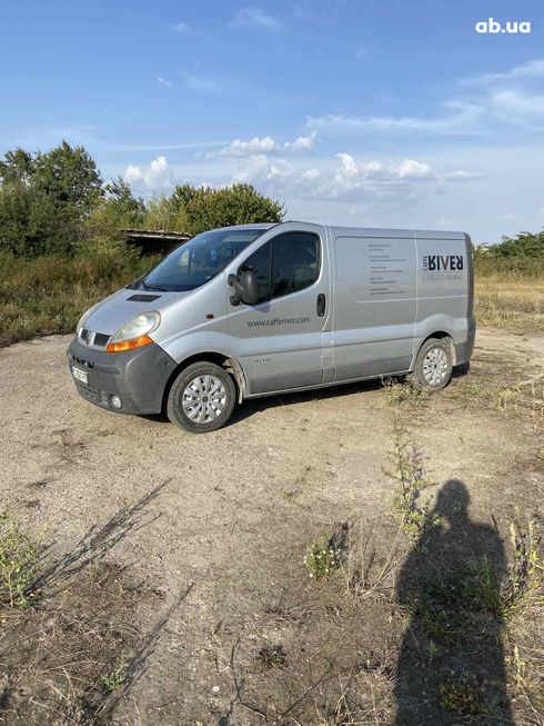 Renault Trafic 2005 серый - фото 10