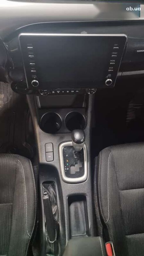Toyota Hilux 2022 - фото 13