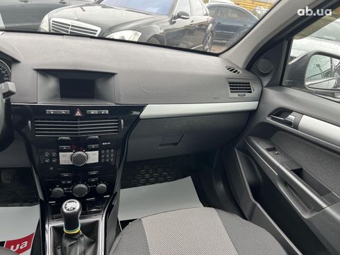 Opel Astra 2010 черный - фото 17