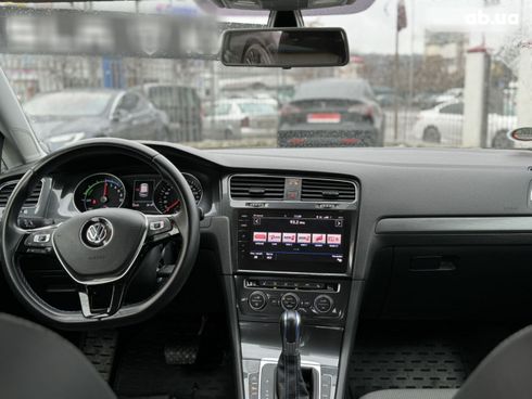 Volkswagen e-Golf 2018 белый - фото 18